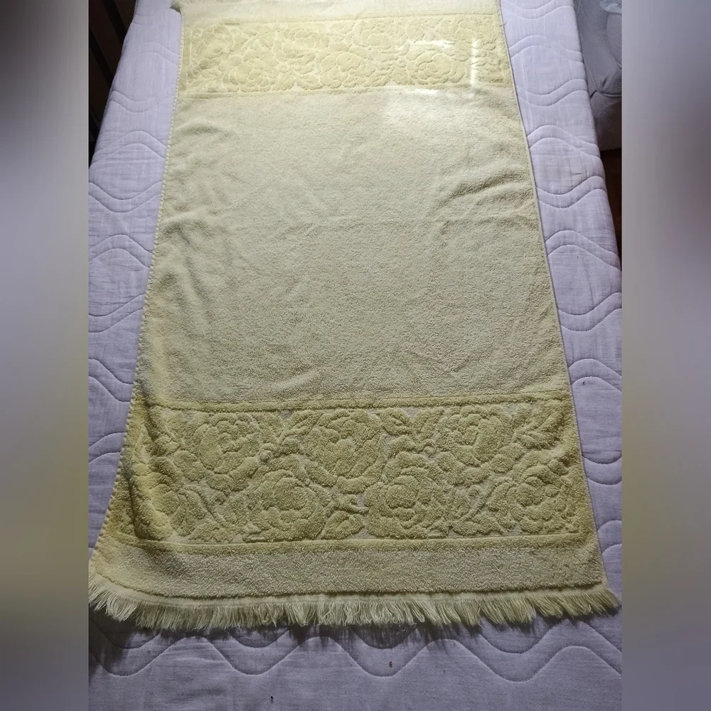 Vintage Yellow Fieldcrest All Cotton Face Bath Towel sculpted floral